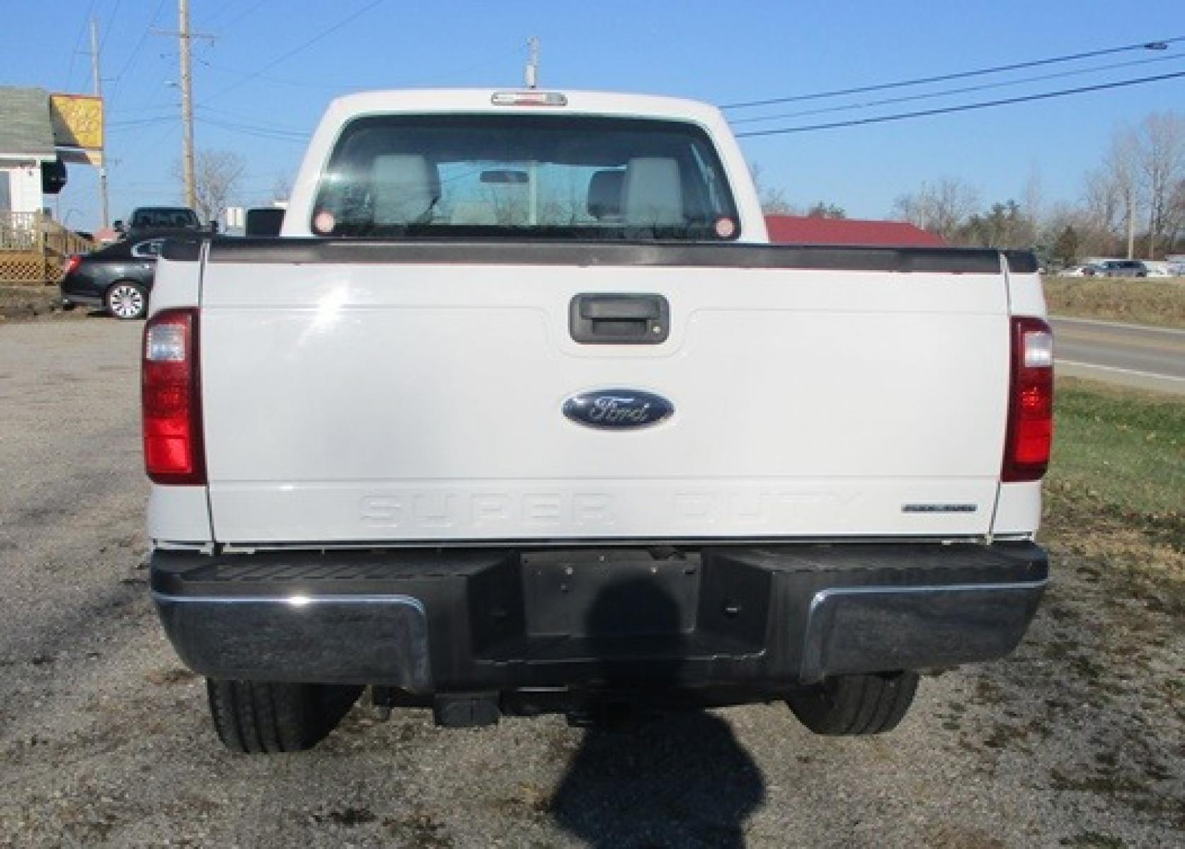 2016 White /Gray Ford F-250 SD (1FT7W2B60GE) with an 6.2 V8 engine, Auto transmission, located at 1725 US-68 N, Bellefontaine, OH, 43311, (937) 592-5466, 40.387783, -83.752388 - Photo #5